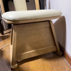 椅子  クリーム色の画像