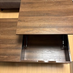 昇降テーブルの画像