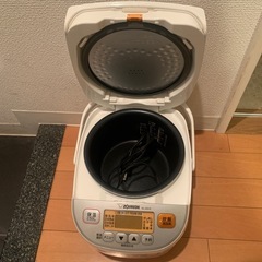 炊飯器（ZOJIRUSHI マイコン炊飯ジャー極め炊き NL-DS10型）の画像