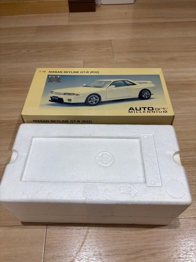 AUTOart オートアート 1/18 NISSAN 日産 SKYLINE スカイライン GT-R R32 クリスタルホワイトです。