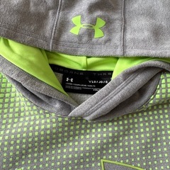 アンダーアーマー　子供用　パーカー　150㎝の画像