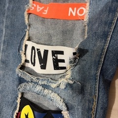 穴あき　ジーンズ　デニムの画像