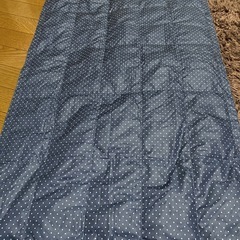 【美品】4WAYダウンブランケット（膝掛け/腰巻き/ポンチョ）袋付きの画像