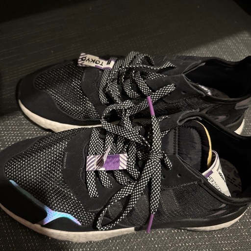 adidas スニーカー