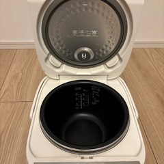 TOSHIBA３合炊き炊飯器の画像