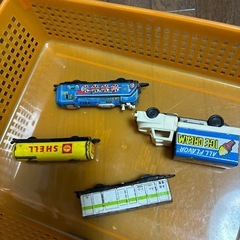 ブリキ　のりもの　4つの画像