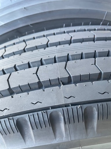 トラック タイヤ225/80R17.5 2本 ブリジストン R115 新車外し
