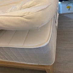 IKEA  ダブルサイズ　ベッドフレーム&マットレスの画像