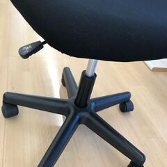 A-1311【リユースのサカイ野々市店】ジモティ来店特価‼  PCチェア 黒/白 ※クリーニング済みの画像