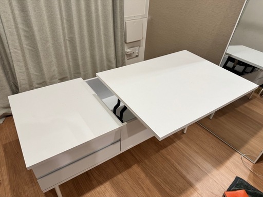 テーブル