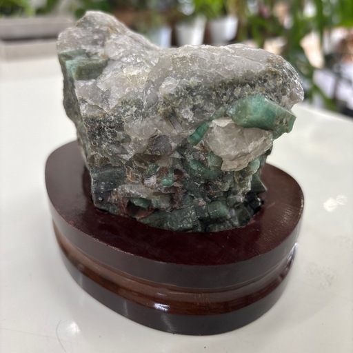 ブラジル産 エメラルド 原石 天然石 宝石 
鉱物