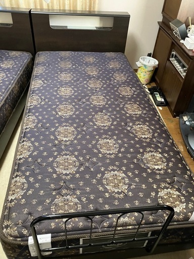 ［美品］サータマットレス、ベットフレーム付