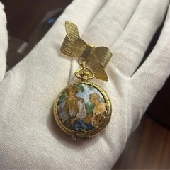 年代物　1950年代　アンティーク　ブローチ　ロケット　練り香水入れ　ヴィンテージ　 コレクション　ブローチ　海外ヴィンテージの画像