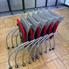 ITOKI イトーキ　スタッキングチェア 赤の画像