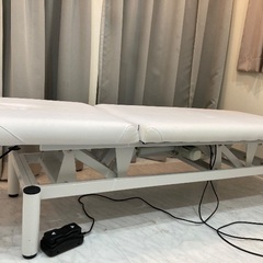 電動エステベッド2台まとめて(白・ブラウン)OKINモーター【4/27〜4/30引取限定】の画像