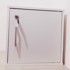 鍵付き　キューブ型カラーボックス　オフホワイトの画像