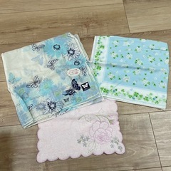 新品　ガーゼハンカチ2枚　タオルハンカチ1枚の画像