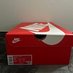 NIKEのスニーカー用空箱です。 スニーカーを購入した際の箱で、特に目立った傷や汚れはありません。 コレクションや収納、発送用などにご活用いただけます。  【ブランド】NIKE 【カラー】レッド系 【商品の状態】目立った傷や汚れなし  よろしくお願いいたします。  #空箱　#NIKE GO FLYEASE 10 (US) / 8.5 (US)の画像