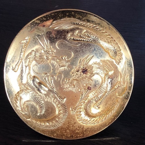 金杯　2匹の龍の模様