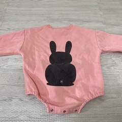 うさぎのロンパースの画像