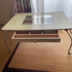 アンティークローテーブルの画像