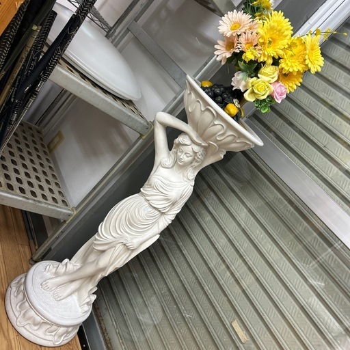 🉐像　イタリア　ヴィーナス　女神　石膏像　オブジェ　花瓶　彫刻　花瓶を持つヴィーナス　フラワーベース