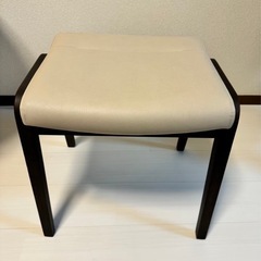 【カリモク‼︎】テーブル、スツール二脚セットの画像