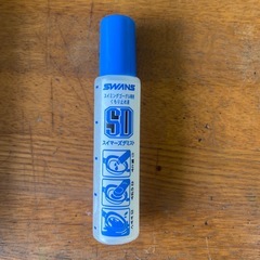 スイミングゴーグルとくもり止め液とswan眼鏡箱の画像