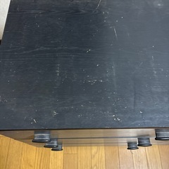 黒の木製タンス
の画像