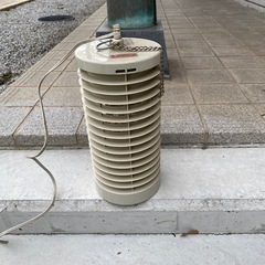 電撃殺虫器　光で誘って高電圧で撃破の画像