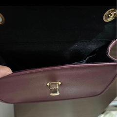 アースミュージックアンドエコロジー　ショルダーバッグ チェーン　ワインレッドの画像