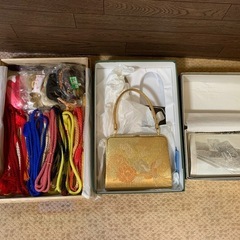 着物用ショール、金銀バッグ、帯締めの画像