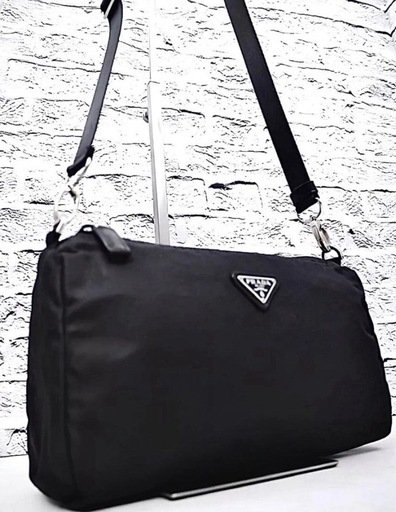 PRADAナイロンショルダーバック