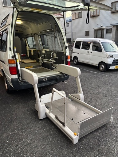 100系ハイエース福祉車両用リフト・座席パーツ一式