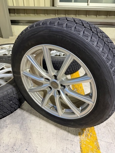 ブリジストン  スタッドレスタイヤ ホイール付き4本セット 18インチ 【商談中
⠀】