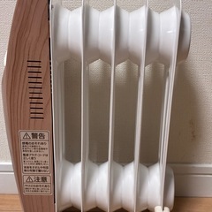 オイルヒーター 小型 3.3畳 暖房器具 ヒーター 暖房 温度調節 簡単操作 コンパクト 軽量 寝室 アイリスオーヤマ ミニオイルヒーター POH-505K *の画像