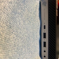 Windows11Pro完全対応RAM16GB 大企業官公庁病院用大幅にアップグレード版 HP エリートDESK DM i5-8600T USB-C DP2+VGA 弁当箱サイズノンスペース。M.2-NVMe-SSD256GB モニター3画面以上OKWindows11Proデジタルライセンス自動認証。スマートTV動画再生・画像処理・文書オフィスワーク最適。3SSDドライブOK。Wi-Fi/Bluetooth内蔵搭載SP搭載動画会議用端子全面にあり。プロジェクター用VGA出力ありAll-in-Oneの画像