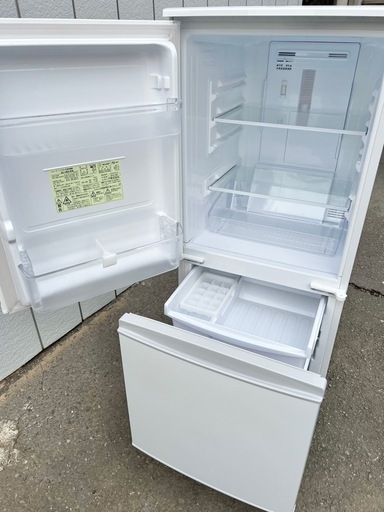 美品■シャープ 2ドア冷凍冷蔵庫 137L SJ-14E3-KW■SHARP 2016年製 単身向け2ドア冷蔵庫■つけかえどっちもドア 霜取り不要 1人用 白ホワイト系