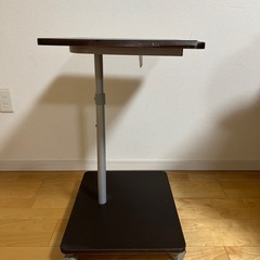 ノートパソコン用テーブルの画像