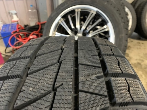 ヤリスクロス外し！215/50R18 25年製スタッドレス　ホイール付き4本セット