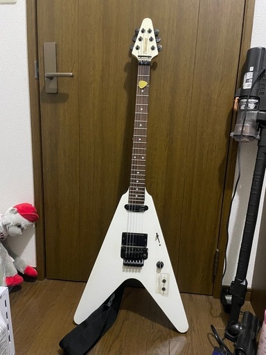 フェルナンデス　V型ギター　ホワイト　SV-115S