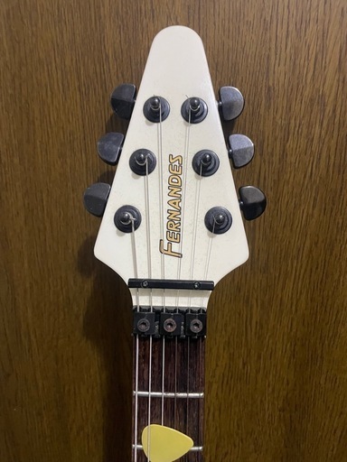 フェルナンデス　V型ギター　ホワイト　SV-115S