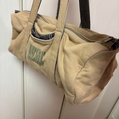 ジムなどに、筒形バッグの画像