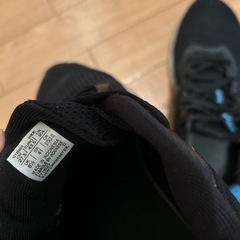 中古品 アシックス スニーカー27.5
の画像