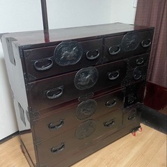 【伝統工芸】極美・仙台箪笥｜重厚な金具と漆の艶（鍵付き)の画像
