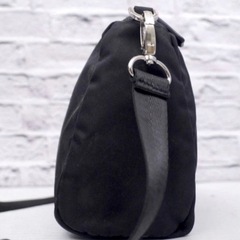 PRADAナイロンショルダーバックの画像