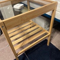 ガラステーブルの画像