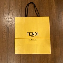 FENDIショップ袋の画像
