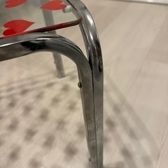 【受渡者決定しました】ハート柄 ガラス天板 サイドテーブル／ローテーブル（43×43×40cm） の画像