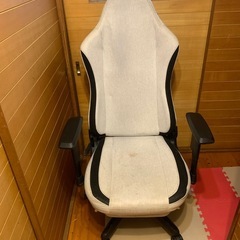 ゲーミングチェア イス リクライニング　椅子の画像